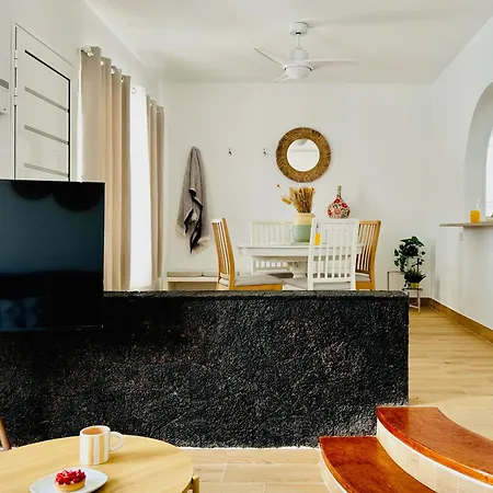 Canaryislandshost I Malva * بويرتو ذيل كارمين